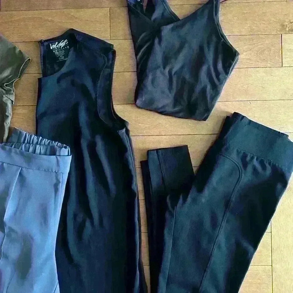 BUNDLE | Basics bundle size medium and large various brands - Picture 3 of 3